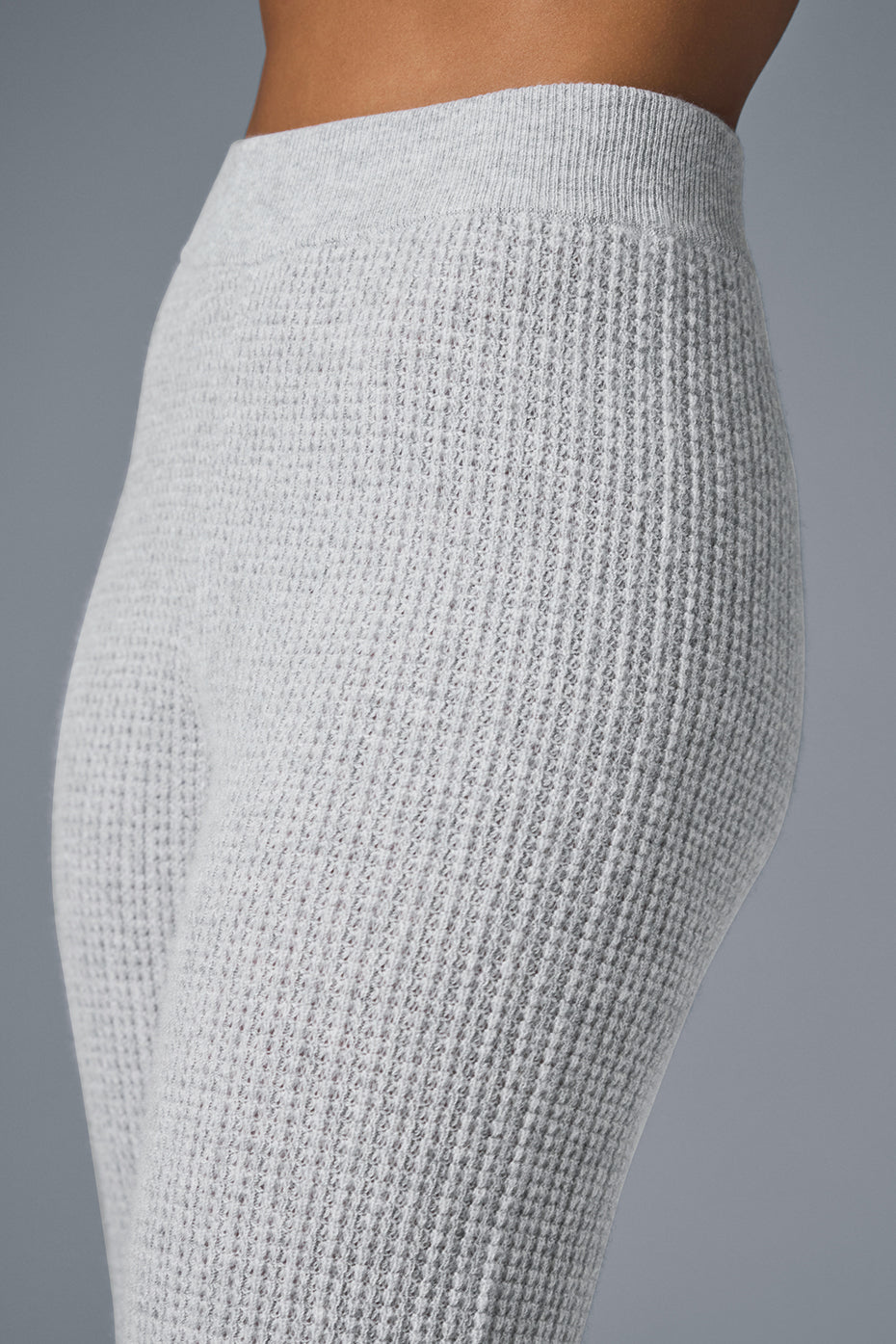 Kaschmir-Hüftbundhose aus Plüschwaffelstoff – Sportliches Heidegrau