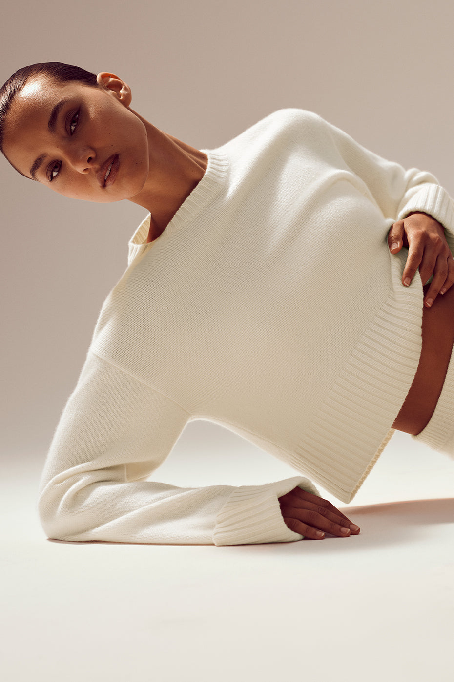 Kaschmir-Pullover „Embrace“ – Elfenbein