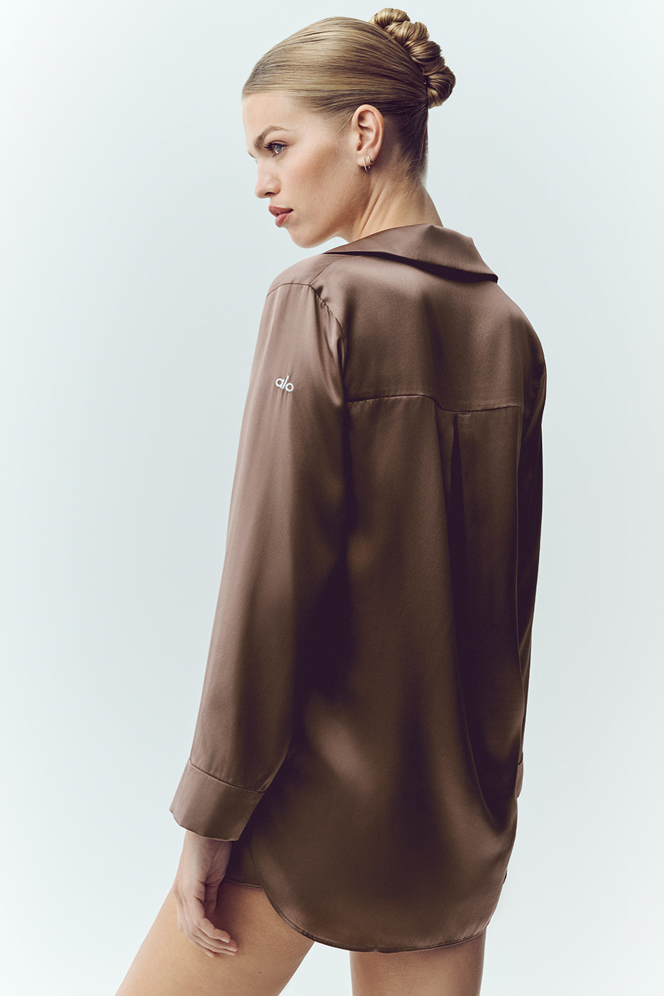 Seidenleuchtendes Button-Up - Alpine Cocoa