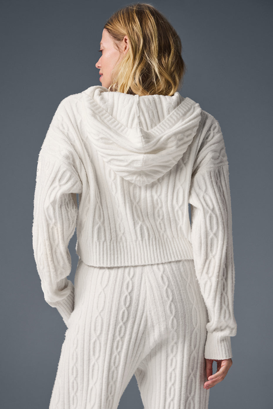 Kabelstrick Winter-Glück-Kapuzenpulli – Elfenbein