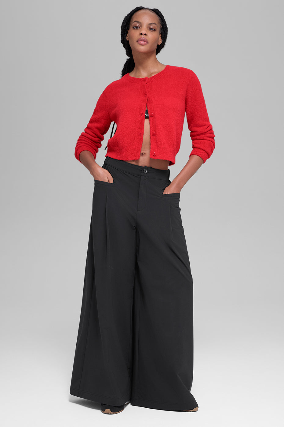 Kuscheliger, verkürzter Cardigan – Leuchtendes Rot