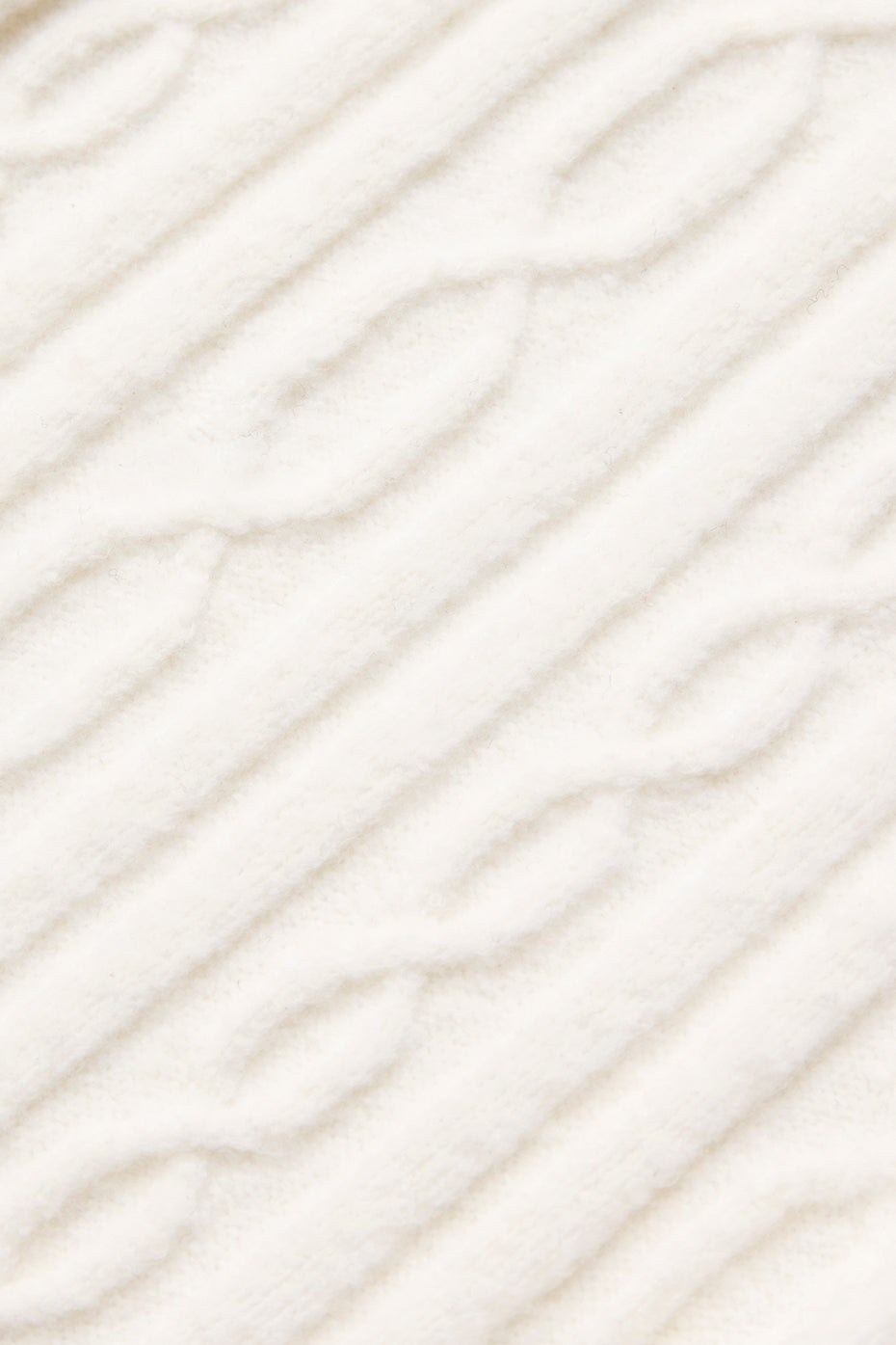 Winterglück-Strickjacke mit Zopfmuster – Elfenbein