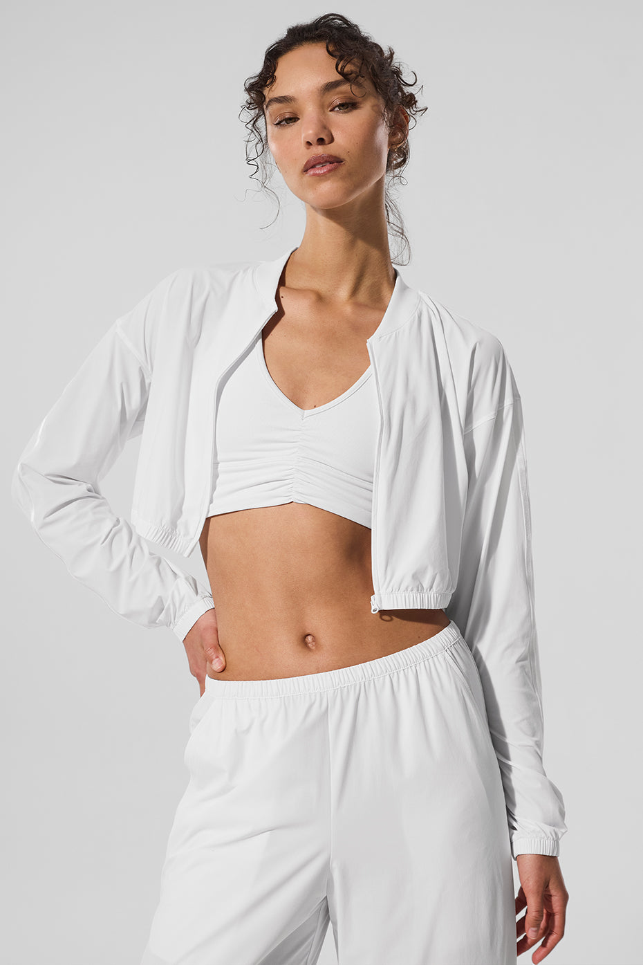 Kurze luftige Cover-Up-Jacke mit Reißverschluss – Weiß