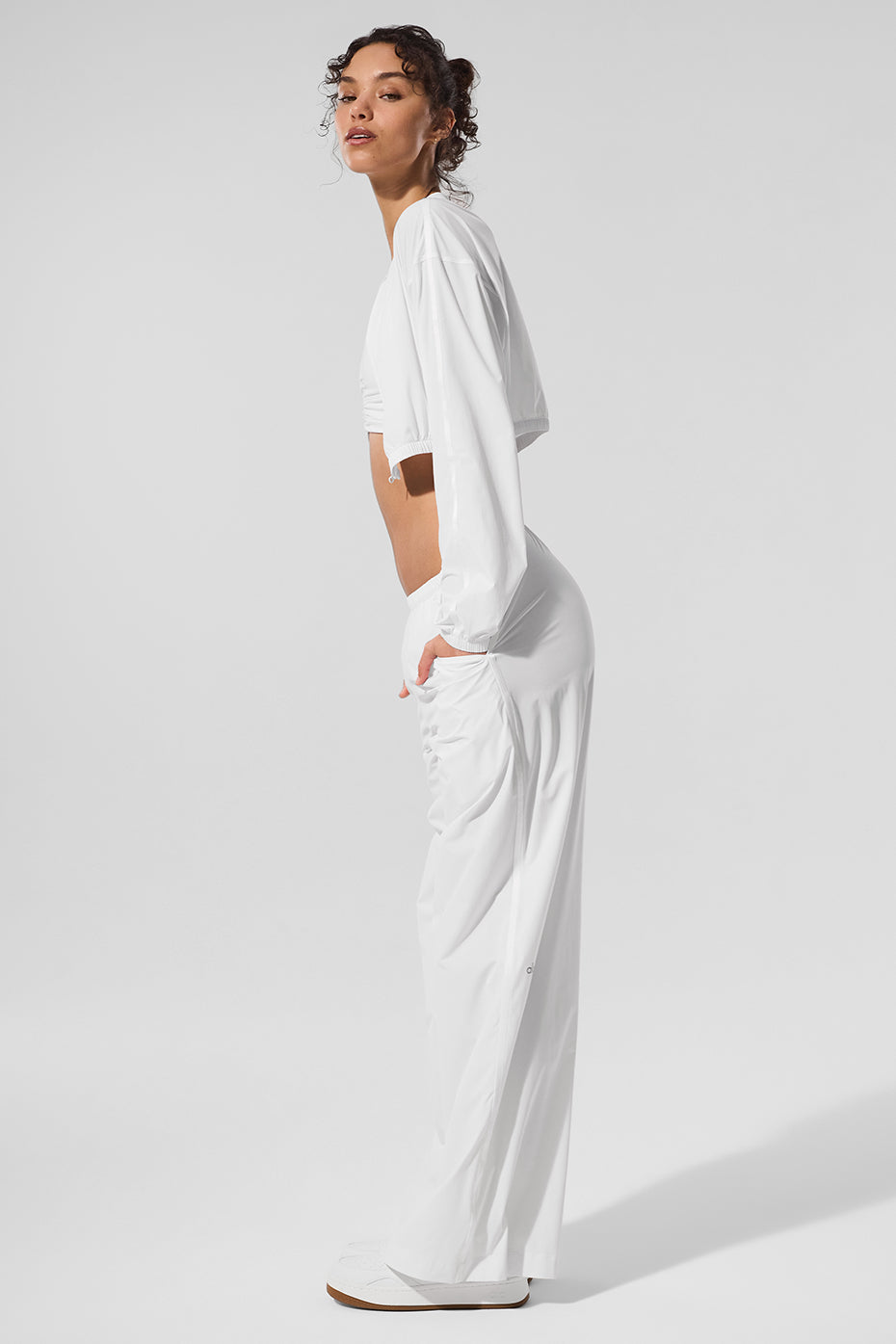 Kurze luftige Cover-Up-Jacke mit Reißverschluss – Weiß