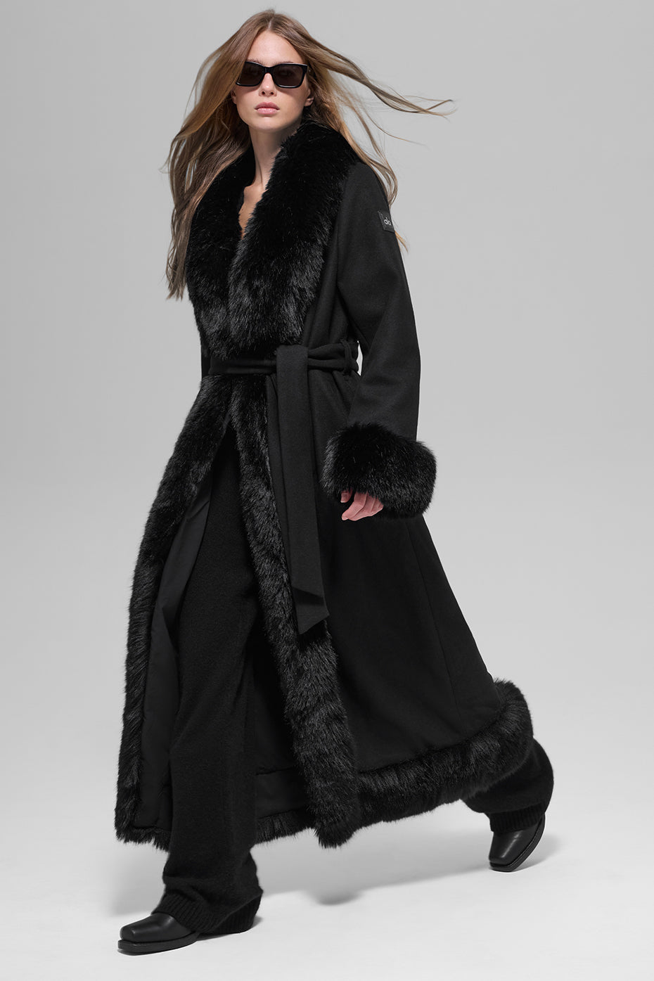 Longline-Mantel mit Kunstfellbesatz - Schwarz