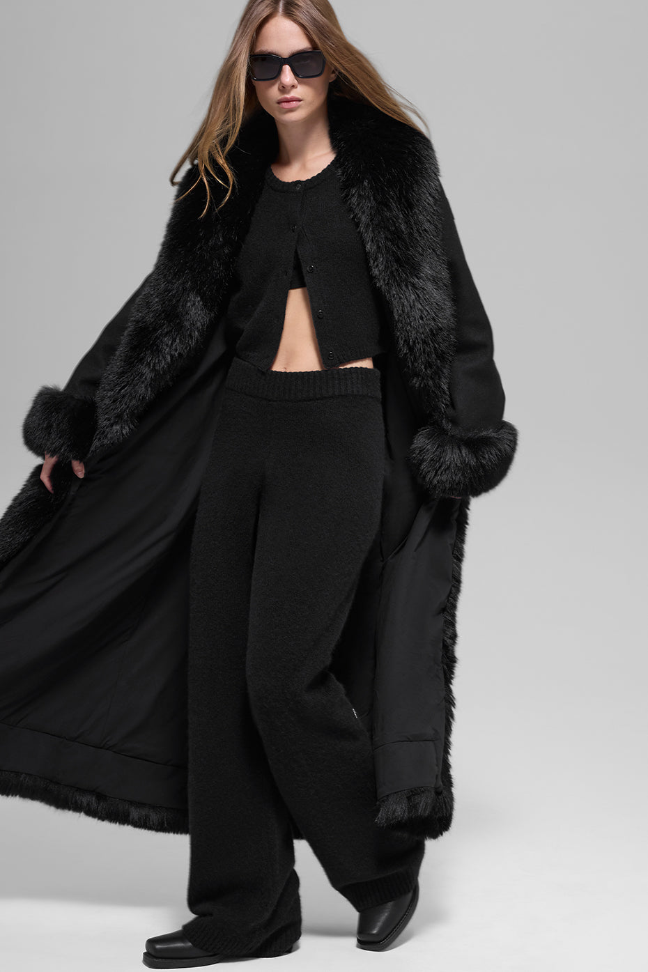 Longline-Mantel mit Kunstfellbesatz - Schwarz