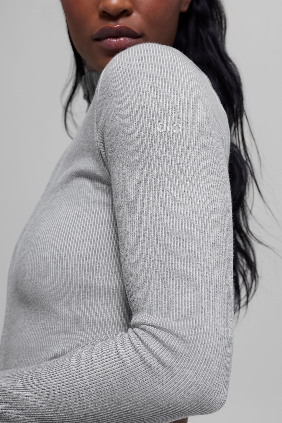 Nahtlose zweifarbige Rippstrickjacke – Hell nebelgrau meliert