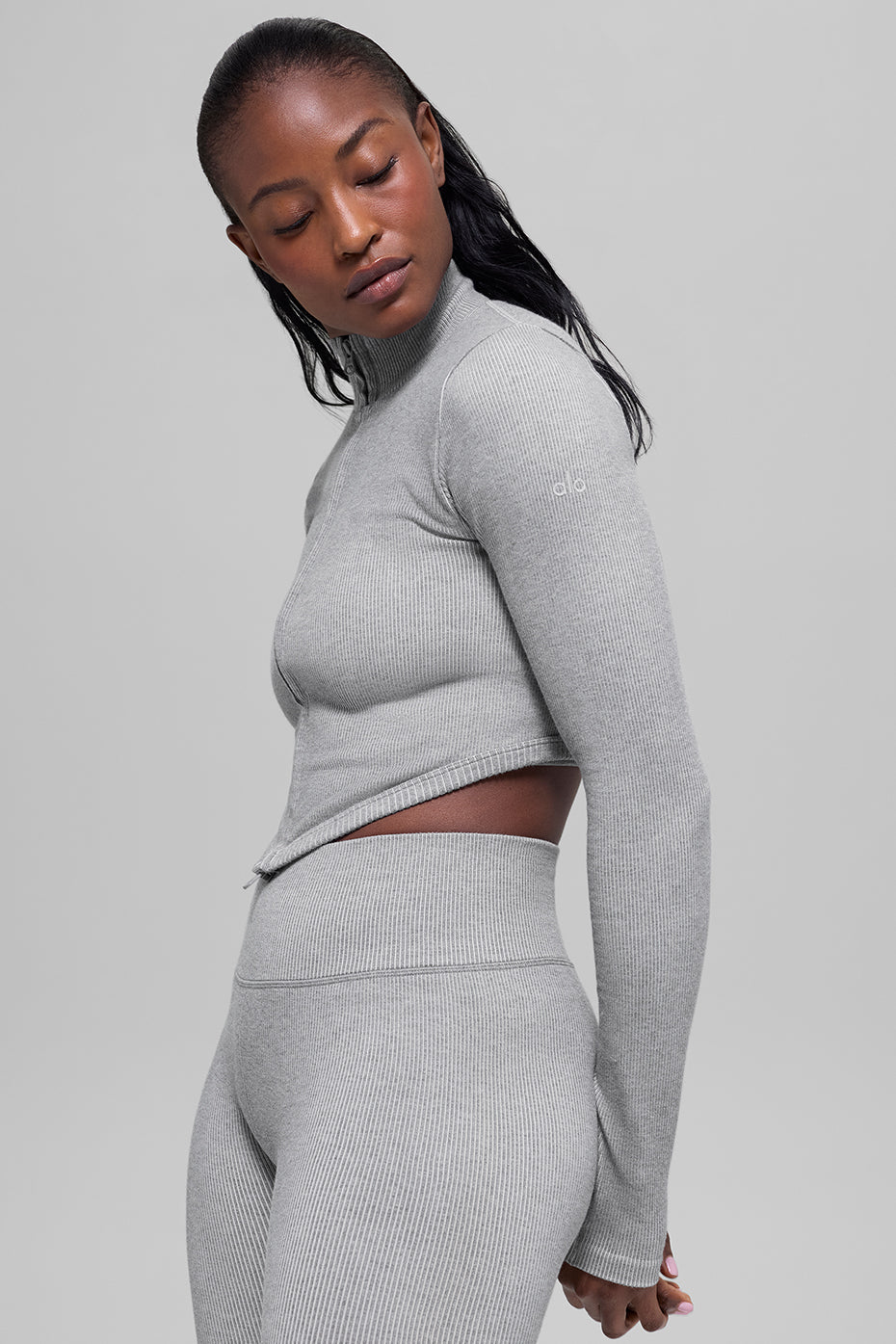 Nahtlose zweifarbige Rippstrickjacke – Hell nebelgrau meliert