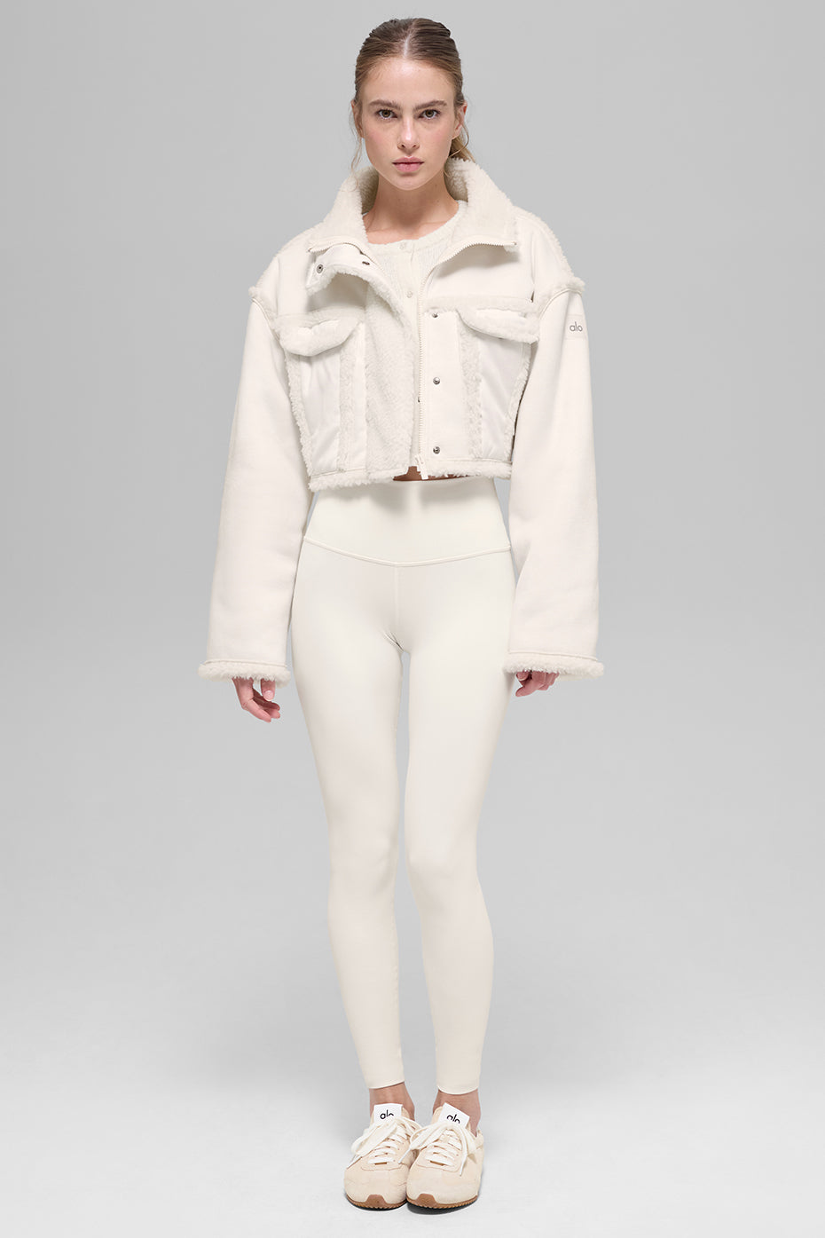 Kurze Jacke aus Kunstfell-Shearling – Elfenbein