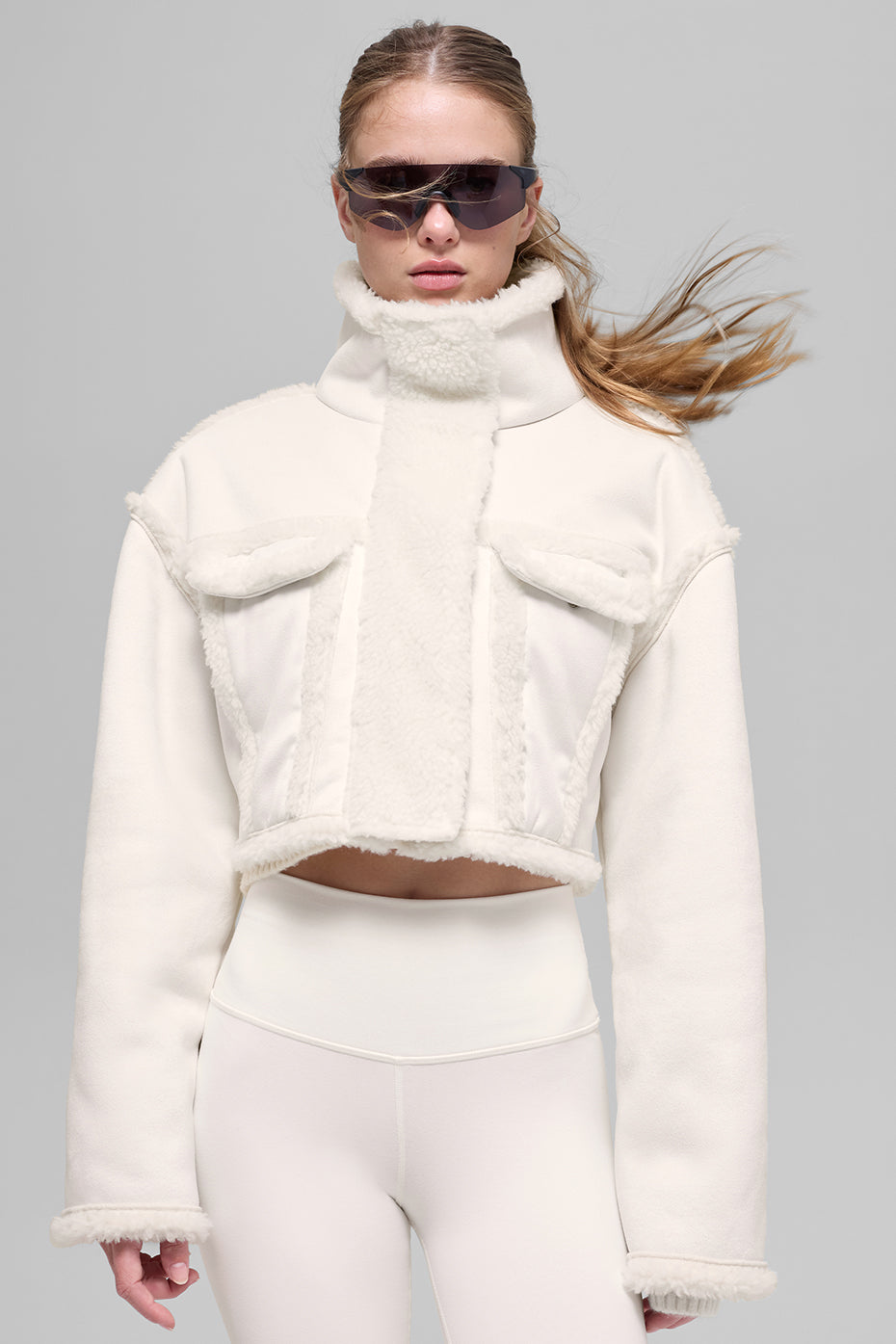 Kurze Jacke aus Kunstfell-Shearling – Elfenbein