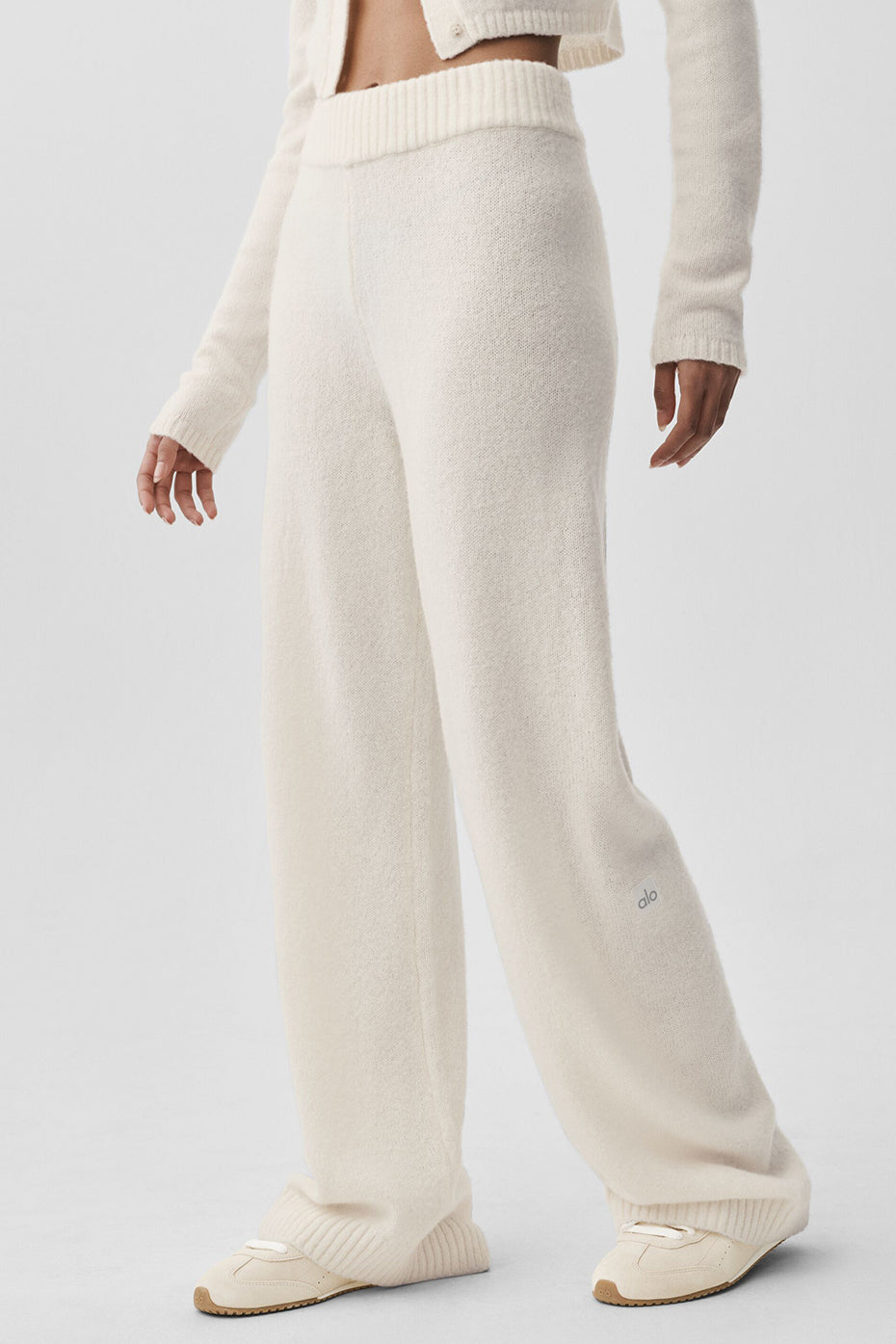 Hose aus Wolle und Kaschmir mit hoher Taille, weitem Bein und neuem Schnitt – Elfenbein