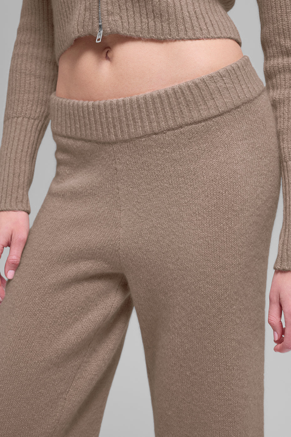 Hose aus Wolle und Kaschmir mit hoher Taille, weitem Bein und neuem Klassiker – Chai Latte